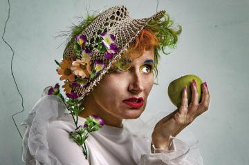 Lady wtth apples-9