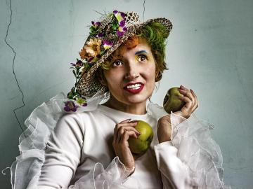 Lady wtth apples-11
