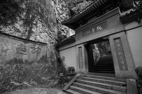 Thestone steps lead to the Buddha 2