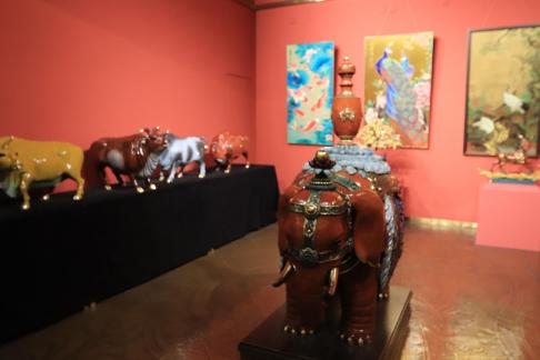 The scenery outside the elephant