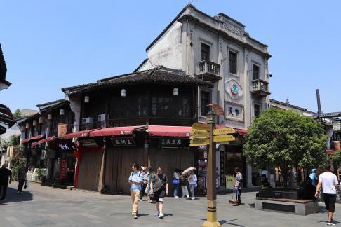 How deep is the alley 2