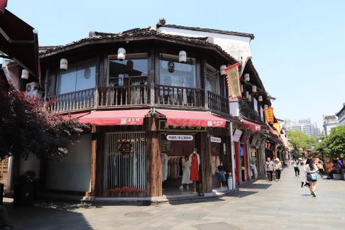 Street and alley tailoring