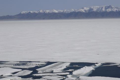 Snowy Lake scenery 30