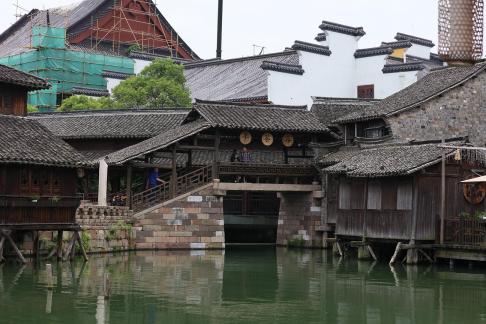 A river embracing the city 9