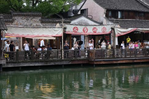 A river embracing the city 12