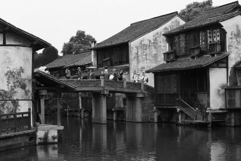 A river embracing the city 14