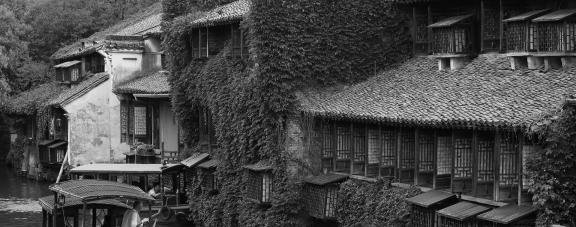 A river embracing the city 15