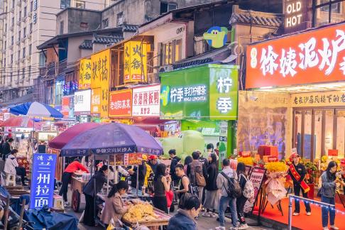 Night snacks in the alley 7