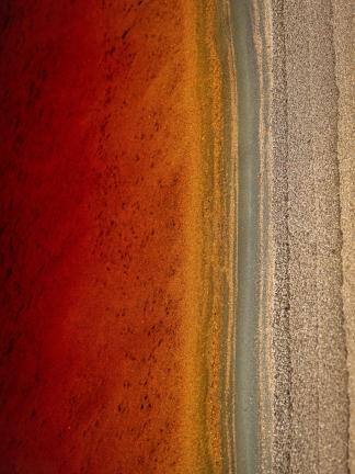 The banks of the Tinto (red) River