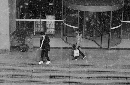 Snowflakes Dancing in the World 67