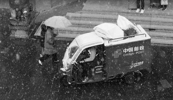 Snowflakes Dancing in the World 69