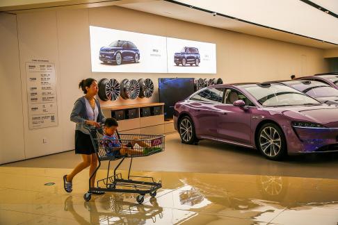 Shopping malls in big cities 25