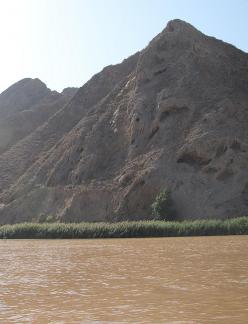 Turbid water and dangerous rocks 5
