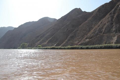 Turbid water and dangerous rocks 6