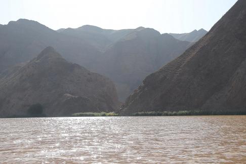 Turbid water and dangerous rocks 8