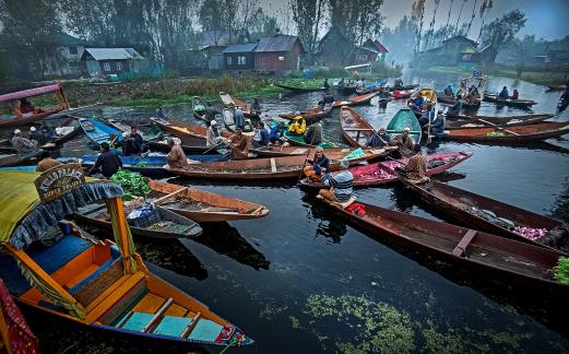 FLOATING MARKET