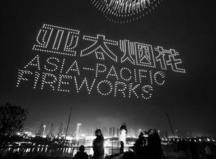 Fireworks bloom in full bloom 16 Fireworks bloom in full bloom 16