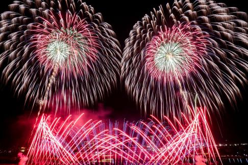 Fireworks bloom in full bloom 1 Fireworks bloom in full bloom 1