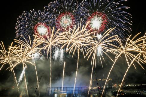 Fireworks bloom in full bloom 5 Fireworks bloom in full bloom 5