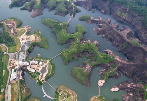 by the mountains and rivers 11