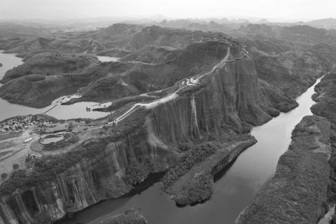 by the mountains and rivers 16