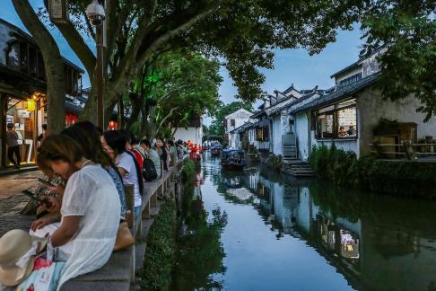 Cooling off in a small town Cooling off in a small town