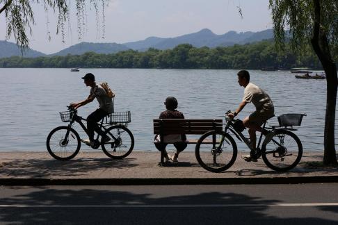 Leisure time in the park 6
