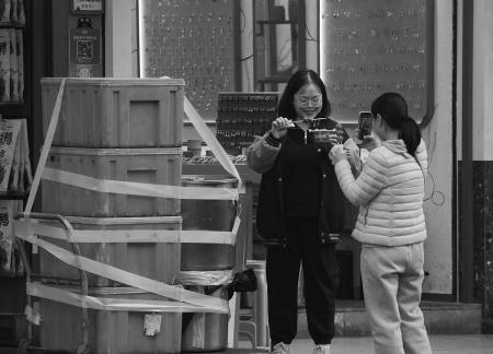 Street scenery 82
