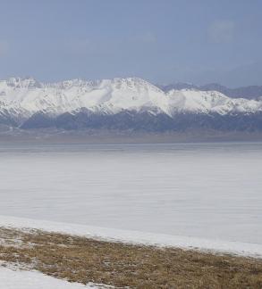 Snowy Lake scenery 40