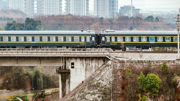 green skinned train 22