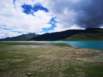 Wind lingers by the lake 2