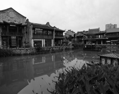 Ancient and modern flowing shore